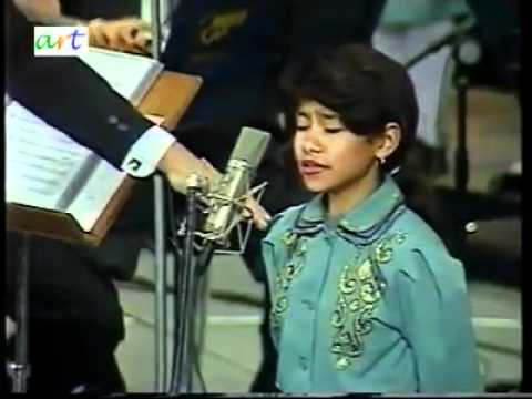 بالفيديو أول ظهور للفنانة شيرين وهي تغني ست الحبايب