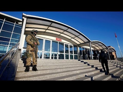 الإفراج عن الروائية التركية أصلي أردوغان