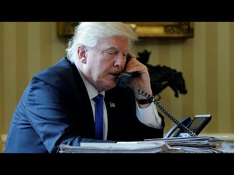 شاهد ترامب يتواص هاتفيًا مع قادة العالم