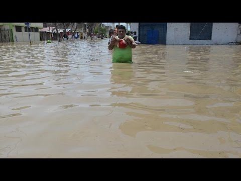 بالفيديو أمطار غزيرة وسيول غير معهودة في البيرو