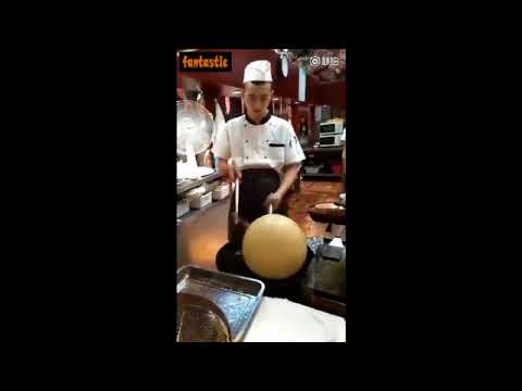 شاهد طريقة غريبة لصنع بالون من الأرز المقلي