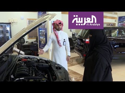 سعوديات يتدربن على صيانة السيارات