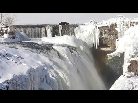 شلالات غريت فولز المتجمدة في نيو جيرسي