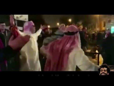 شاهد  جماهير ليفربول ترتدي أزياء عربية وتُغني سلام عليكم مو صلاح