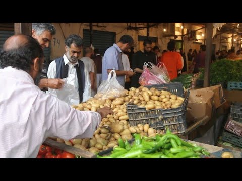 الليبيون يقبلون على التسوق لشهر رمضان