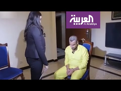 شاهد أشواق الإيزيدية ترفع بيدها رأس مغتصبها الداعشي المنكس لتحقيق أمنيتها