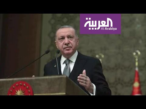 شاهد أردوغان يقدم هدايا للمقاتلين السوريين في ليبيا